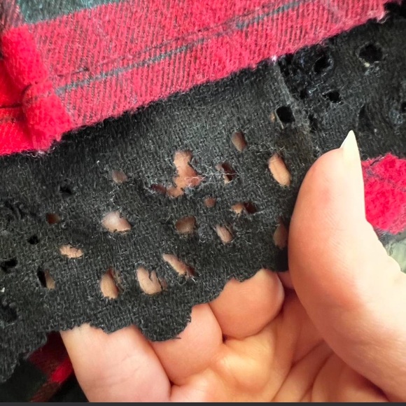 Dasap red/black plaid pleated mini skirt with lace trim - Picture 7 of 7